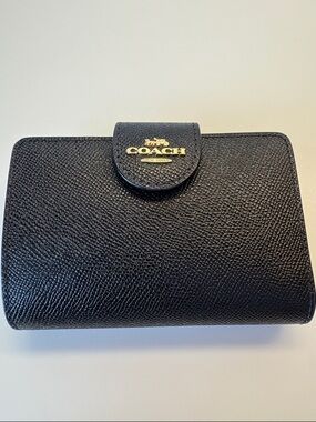 Coach Medium Corner Zip Wallet